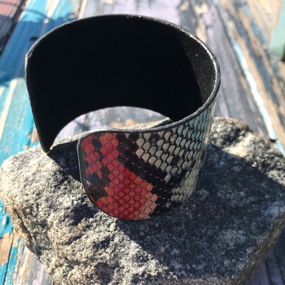 Cuff - Snakeskin Pattern Cuff Bangle Bracelet - Picture 4 of 8
